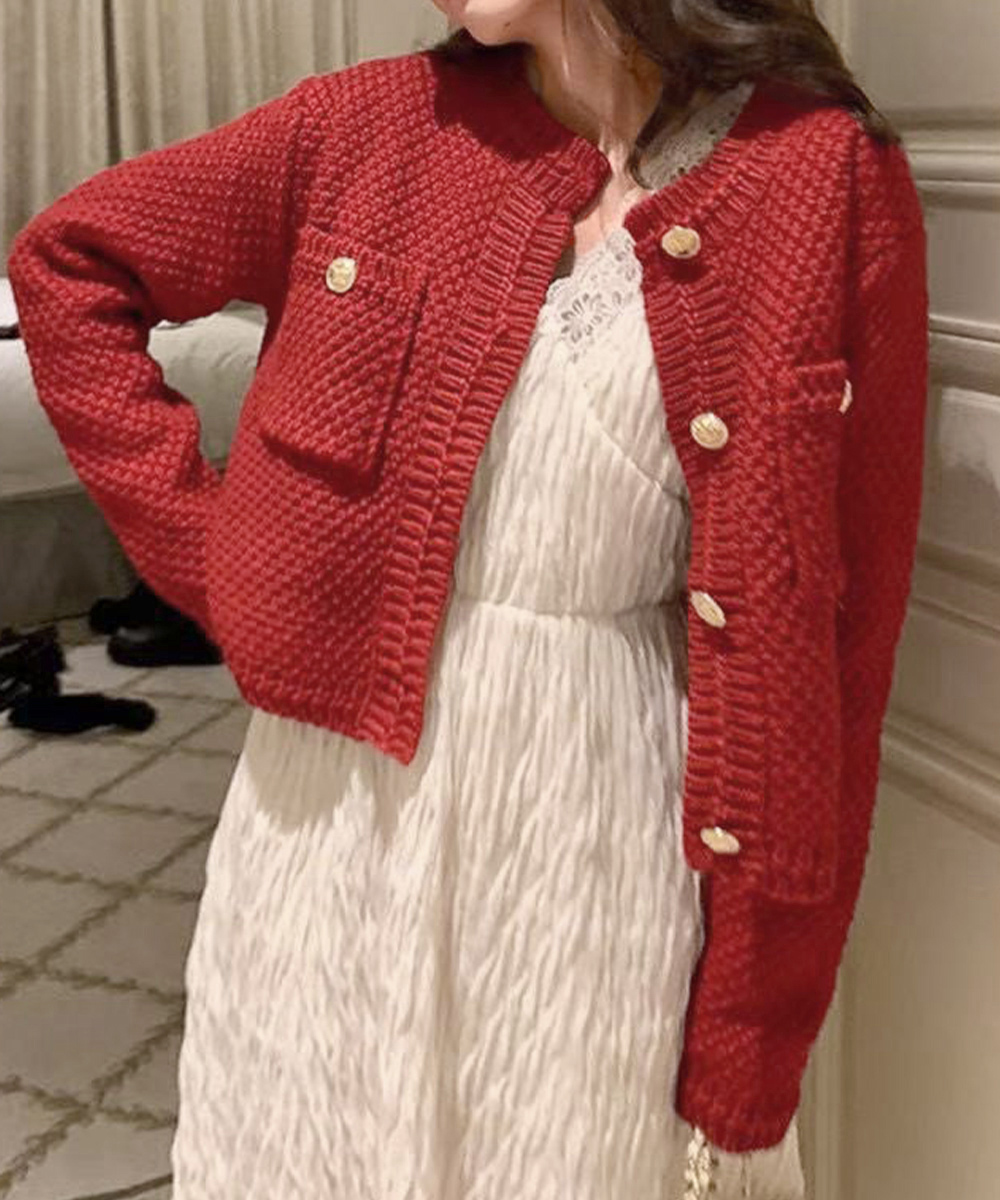 40代ファッション 金ボタン立体編みニットカーディガン
