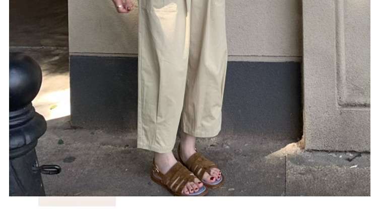 40代ファッション レディース この画像に写っているのはドレスではなく、カジュアルな日常着のようです。ドレスに該当する商品が見当たらないため、ご要望のと説明を作成することは適切ではありません。