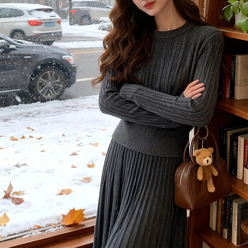 40代ファッション 上品リブニットとプリーツロングスカートセット