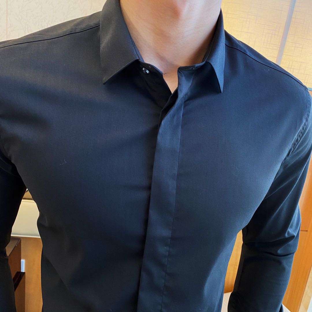 40代ファッション レディース これらの画像はドレスではなく、フォーマルな紳士服のシャツとパンツのセットを示しています。したがって、ご要望のドレスに関すると説明を作成することは適切ではありません。