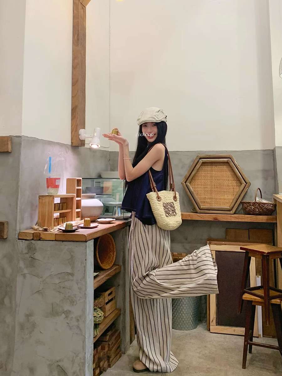 40代ファッション レディース この画像にはドレスが写っていないため、40代向けのドレスのや説明を作成することは適切ではありません。