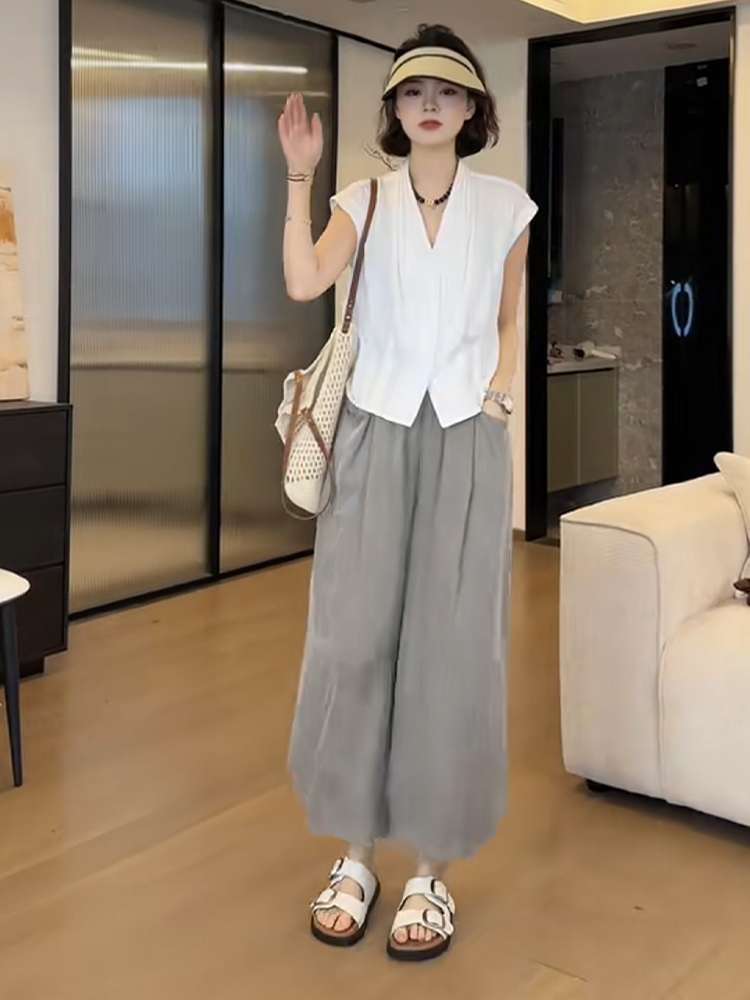 40代ファッション レディース 申し訳ありませんが、この画像にはドレスが写っていません。写っているのは以下のようなアイテムです：