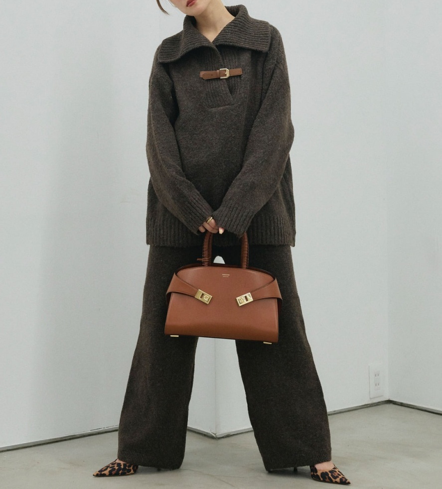 40代ファッション 大人の品格漂うニット上下セットアップ