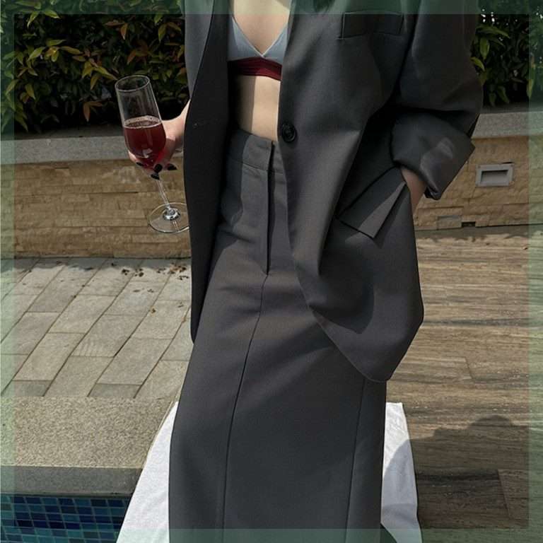 40代ファッション レディース これらの画像はドレスではなく、カジュアルからセミフォーマルな日常着やオフィスウェアを示しています。ドレスのや説明を作成することは適切ではありません。