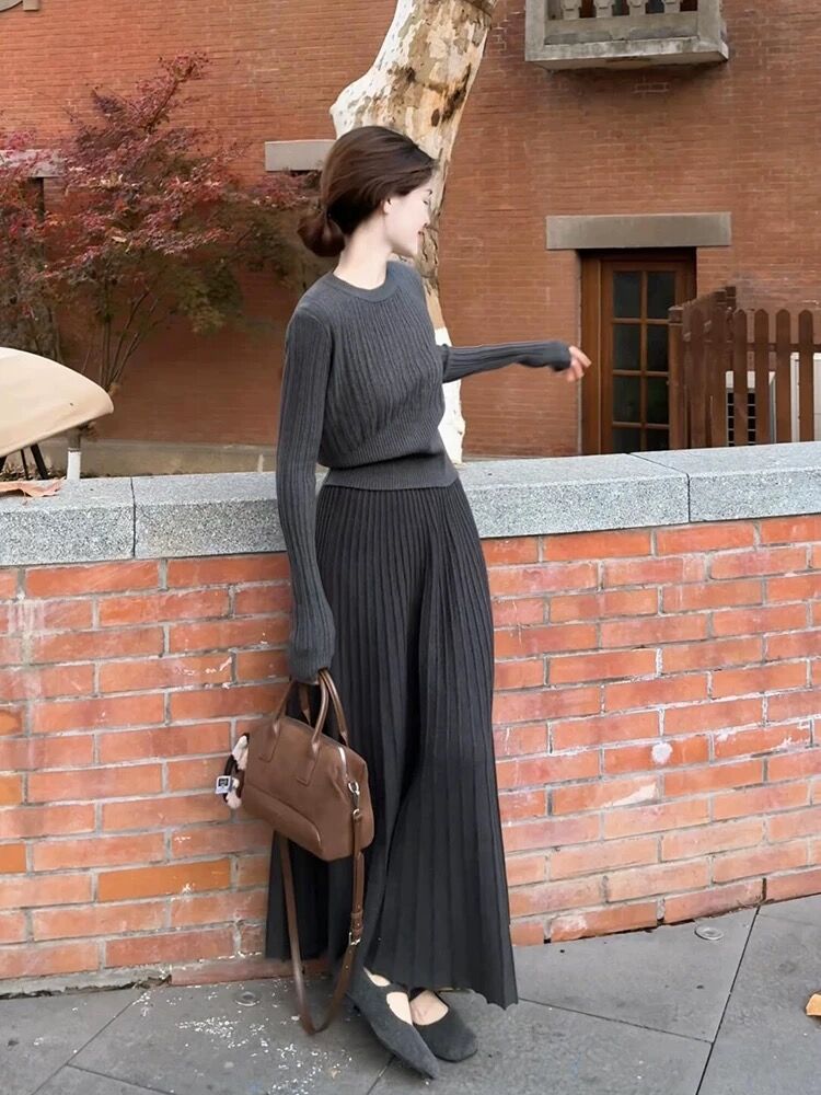 40代ファッション 上品リブニットとプリーツロングスカートセット