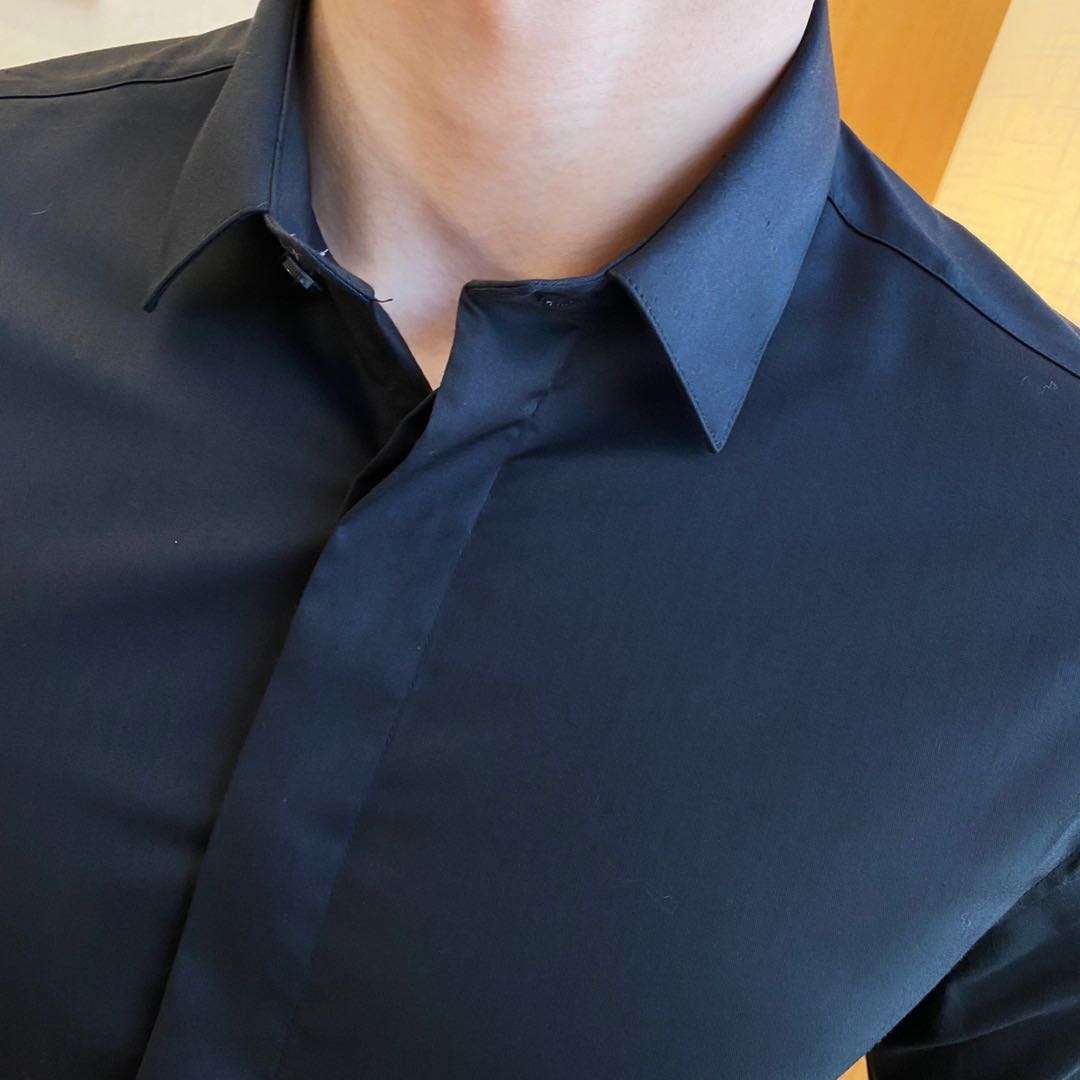 40代ファッション レディース これらの画像はドレスではなく、フォーマルな紳士服のシャツとパンツのセットを示しています。したがって、ご要望のドレスに関すると説明を作成することは適切ではありません。
