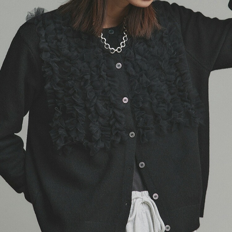 40代ファッション 立体フラワー刺繍ニットカーディガン