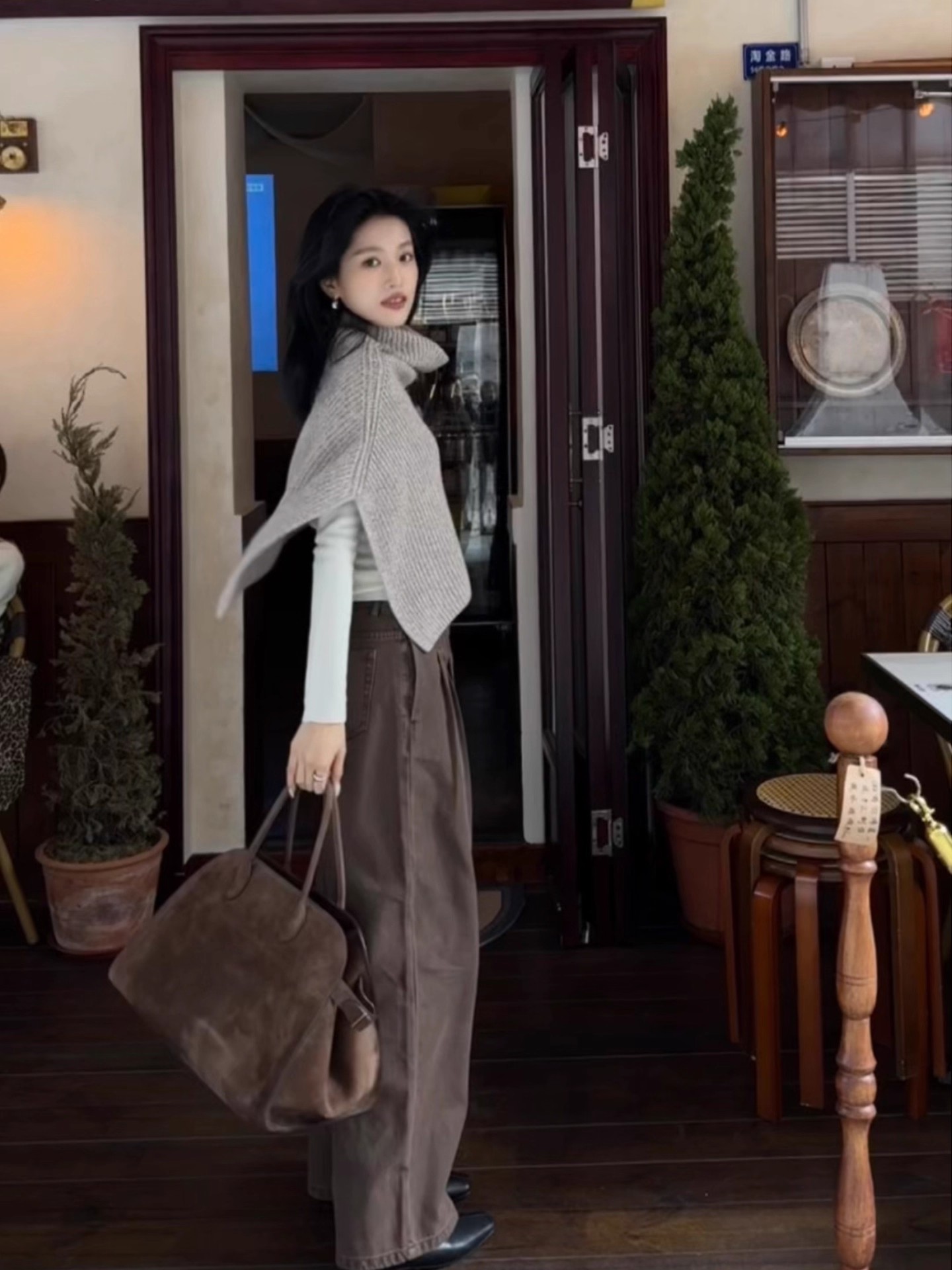 40代ファッション 大人の重ね着風ウール混ニットベスト