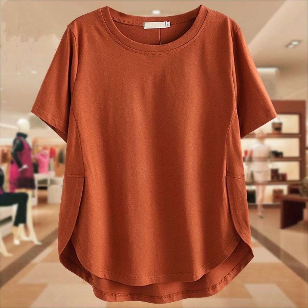 40代ファッション レディース 申し訳ありませんが、この画像はドレスではなくTシャツを示しています。ドレスのや説明を作成することはできません。代わりに、画像に写っているTシャツについて説明させていただきます：