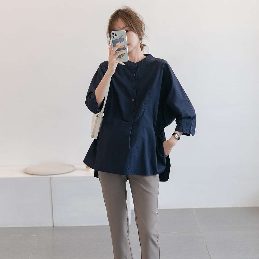 40代ファッション レディース これらの画像はドレスではなく、カジュアルなシャツやブラウスを着た女性のファッションを示しています。ドレスのや説明を作成することは適切ではありません。