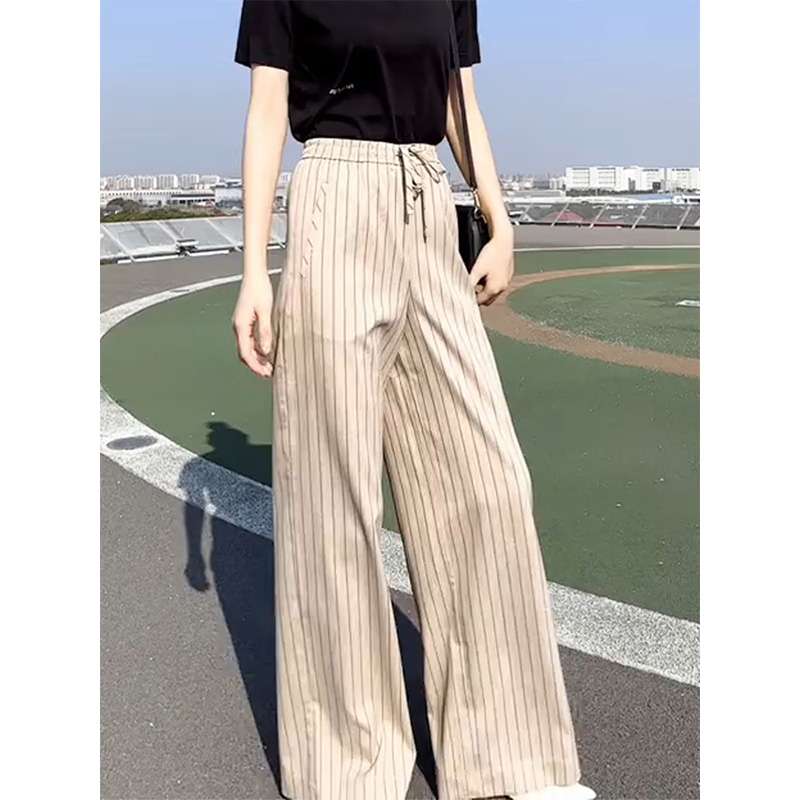 40代ファッション レディース この画像はドレスではなく、パンツスタイルのアイテムを示しています。したがって、ご要望のドレスのと説明を作成することはできません。
