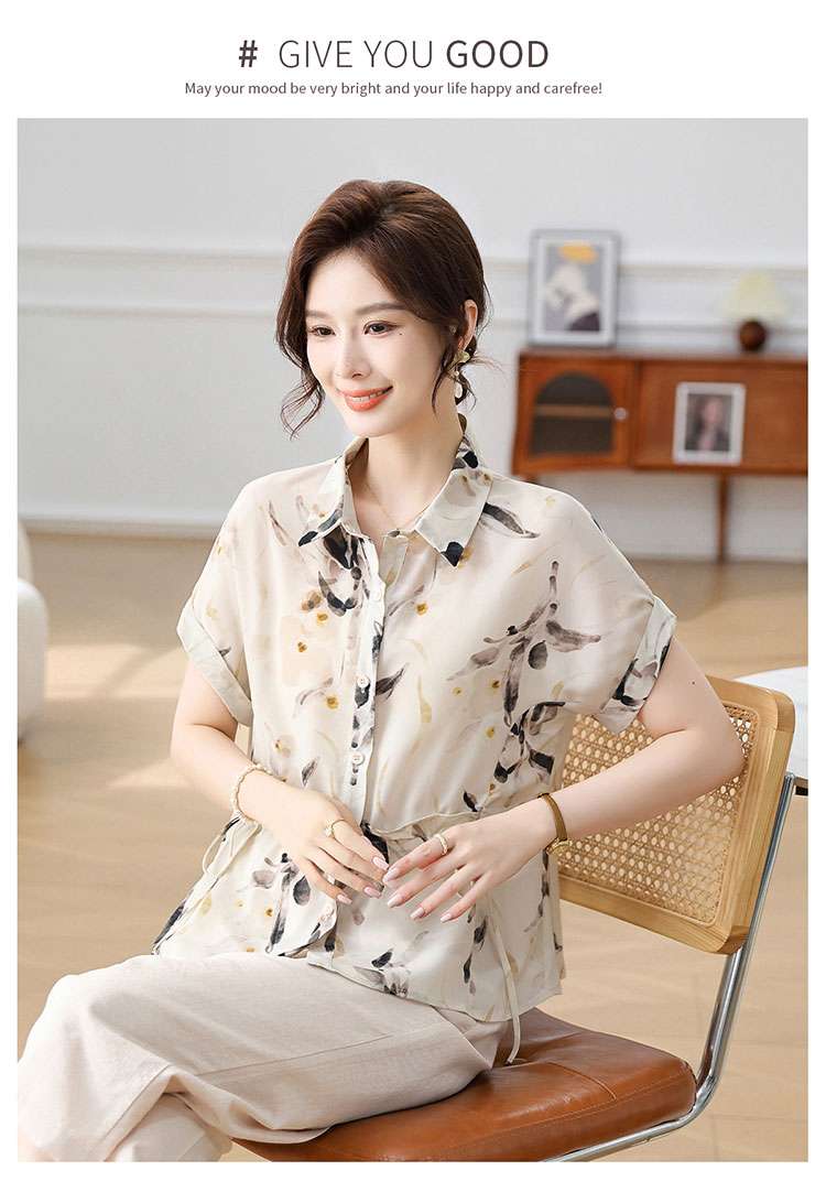 40代ファッション レディース この画像はドレスではなく、ブラウスを着用した女性のポートレートを示しています。したがって、ご要望の通りにドレスに関するや説明を作成することは適切ではありません。