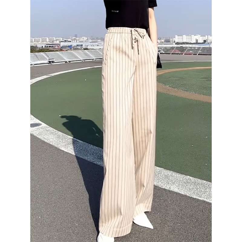 40代ファッション レディース この画像はドレスではなく、パンツスタイルのアイテムを示しています。したがって、ご要望のドレスのと説明を作成することはできません。
