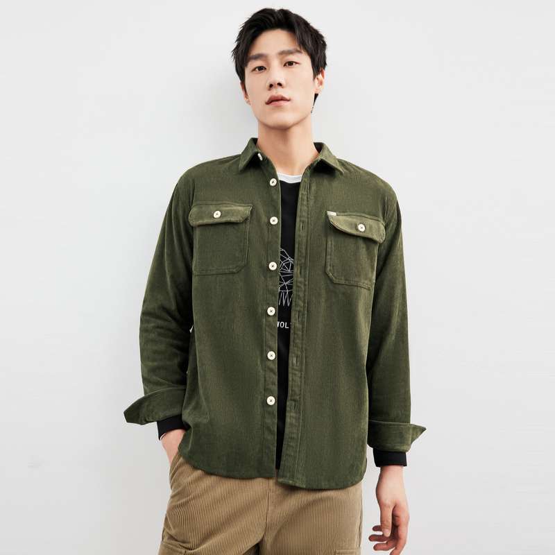 40代ファッション レディース この画像はドレスではなく、カジュアルな紳士服のシャツジャケットを示しています。そのため、ご要望のドレスに関すると説明を作成することは適切ではありません。