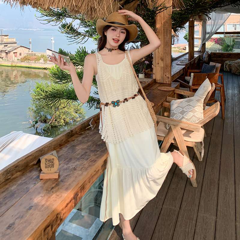 40代ファッション レディース これらの画像にはスカートが写っていませんが、ワンピースドレスが主な被写体となっています。そのため、ご要望のスカートに関すると説明を作成することは適切ではありません。