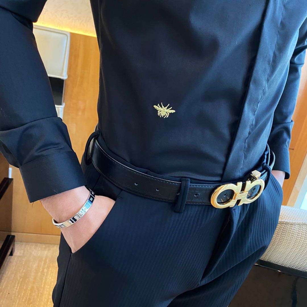 40代ファッション レディース これらの画像はドレスではなく、フォーマルな紳士服のシャツとパンツのセットを示しています。したがって、ご要望のドレスに関すると説明を作成することは適切ではありません。