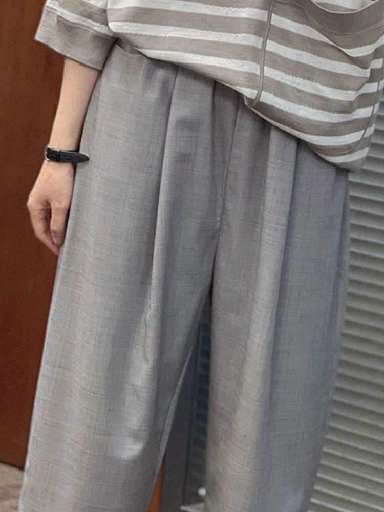 40代ファッション レディース これらの画像はドレスではなく、カジュアルな上下セパレートのコーディネートを示しています。ドレスのや説明を作成することは適切ではありません。
