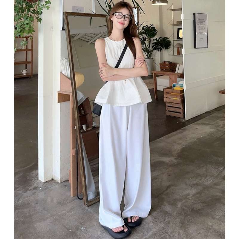 40代ファッション レディース 申し訳ありませんが、この画像はドレスではなく、ツーピースの夏用アンサンブルのようです。そのため、ドレスのや説明を作成することは適切ではありません。