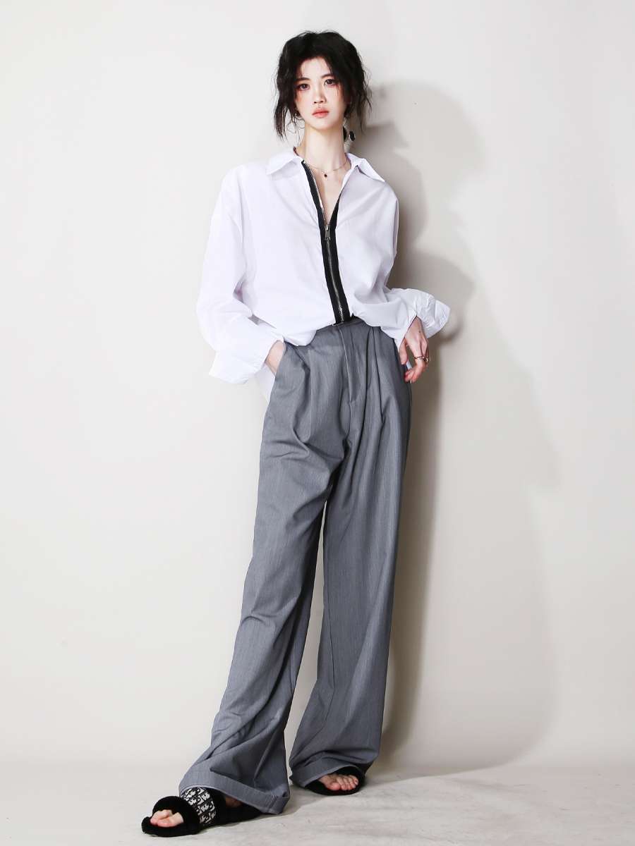 40代ファッション レディース この画像には、ドレスの商品は見当たりません。代わりに、カジュアルなワイドパンツのコーディネートが示されています。ドレスに関するや説明を作成することは適切ではありません。
