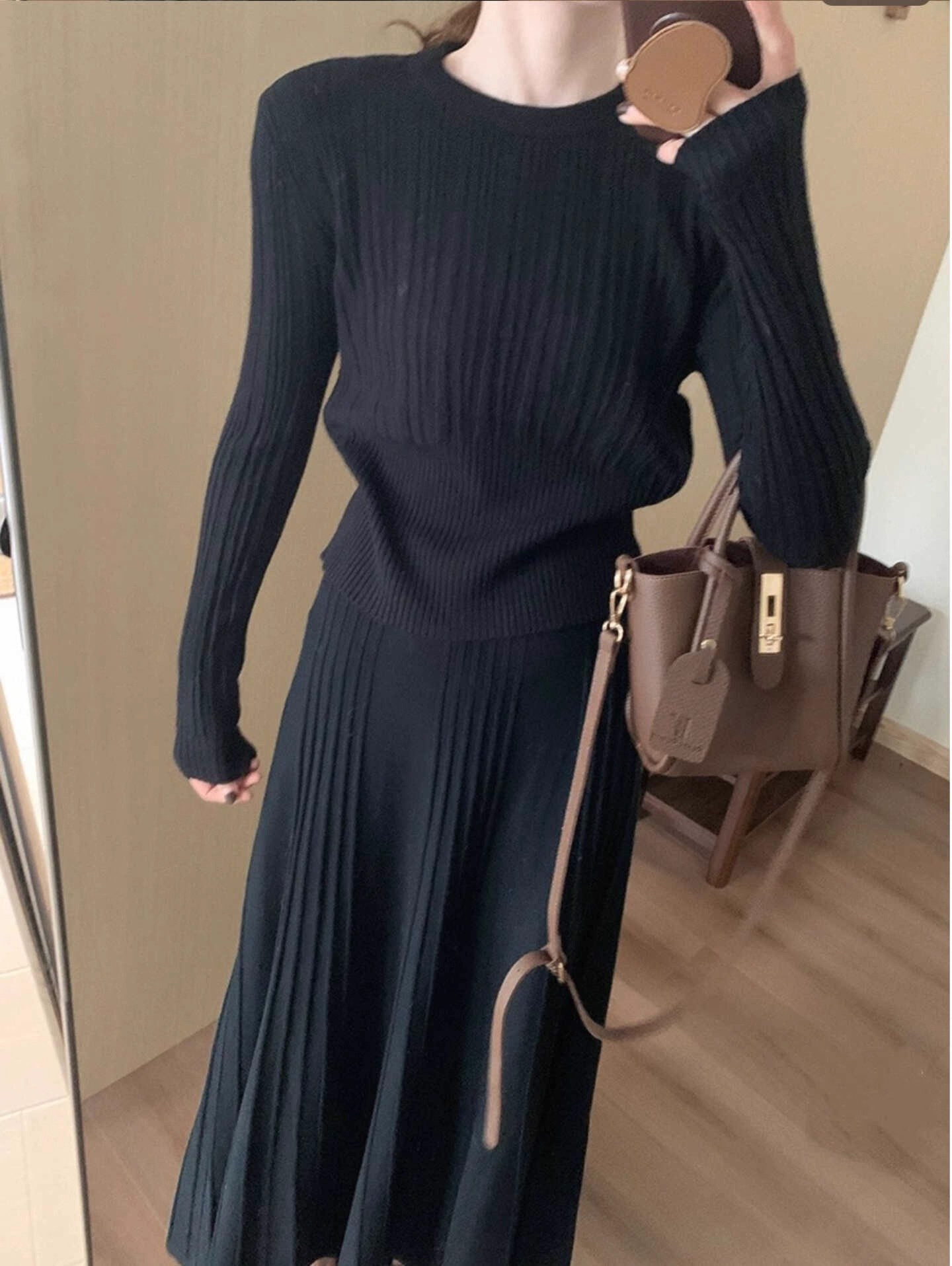 40代ファッション 上品リブニットとプリーツロングスカートセット