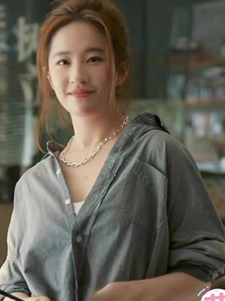 40代ファッション レディース この画像には特定のドレスは写っていないため、ドレスのや説明を作成することは適切ではありません。