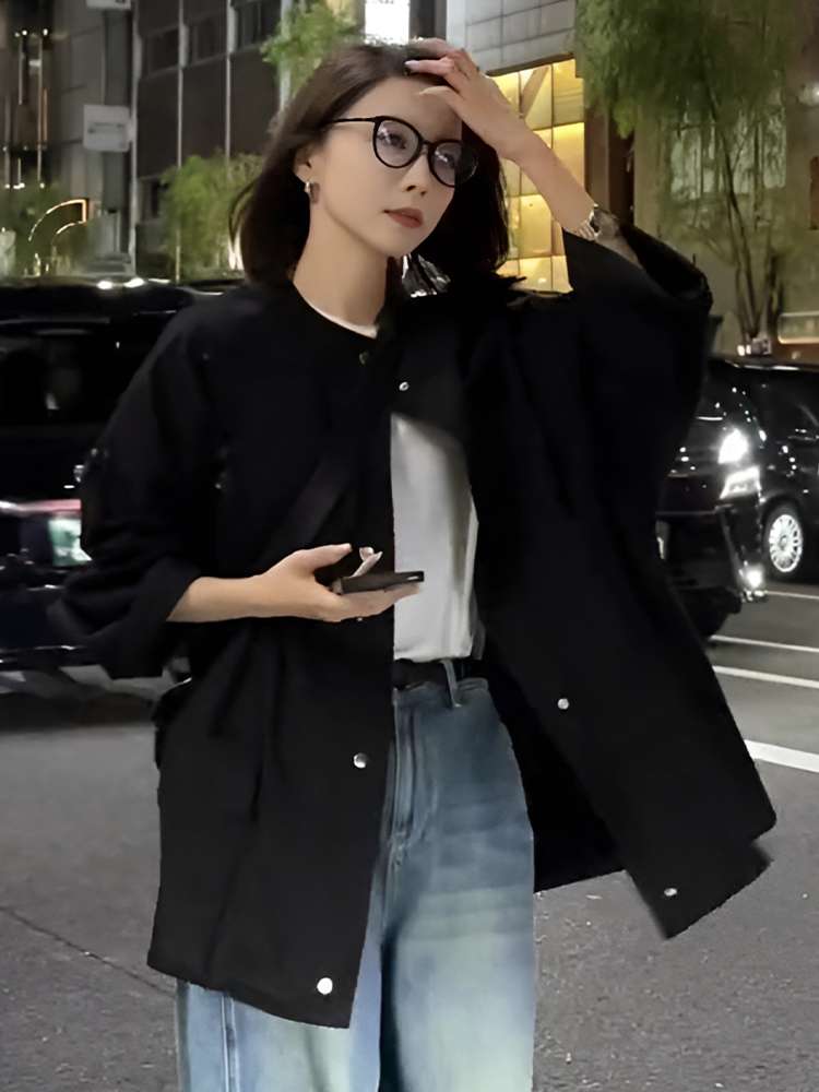 40代ファッション レディース 申し訳ありませんが、この画像にはドレスが写っていないため、ドレスに関するや説明を作成することはできません。