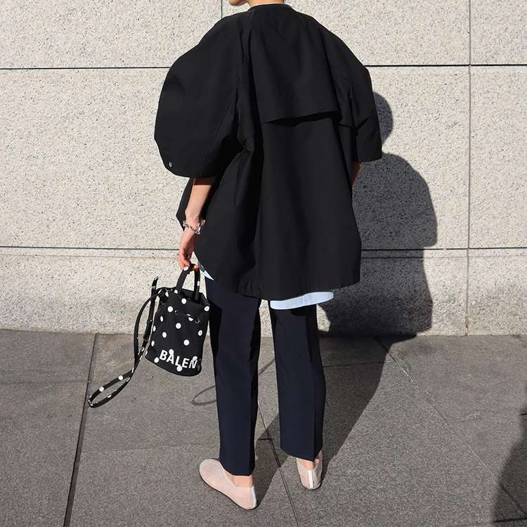 40代ファッション レディース 申し訳ありませんが、この画像にはドレスが写っていないため、ご要望のドレスのと説明を作成することができません。