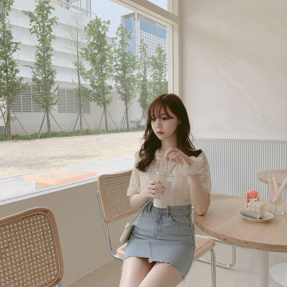 40代ファッション レディース この画像にはドレスが写っていないため、ご要望の通りのドレスに関するや説明を作成することは適切ではありません。