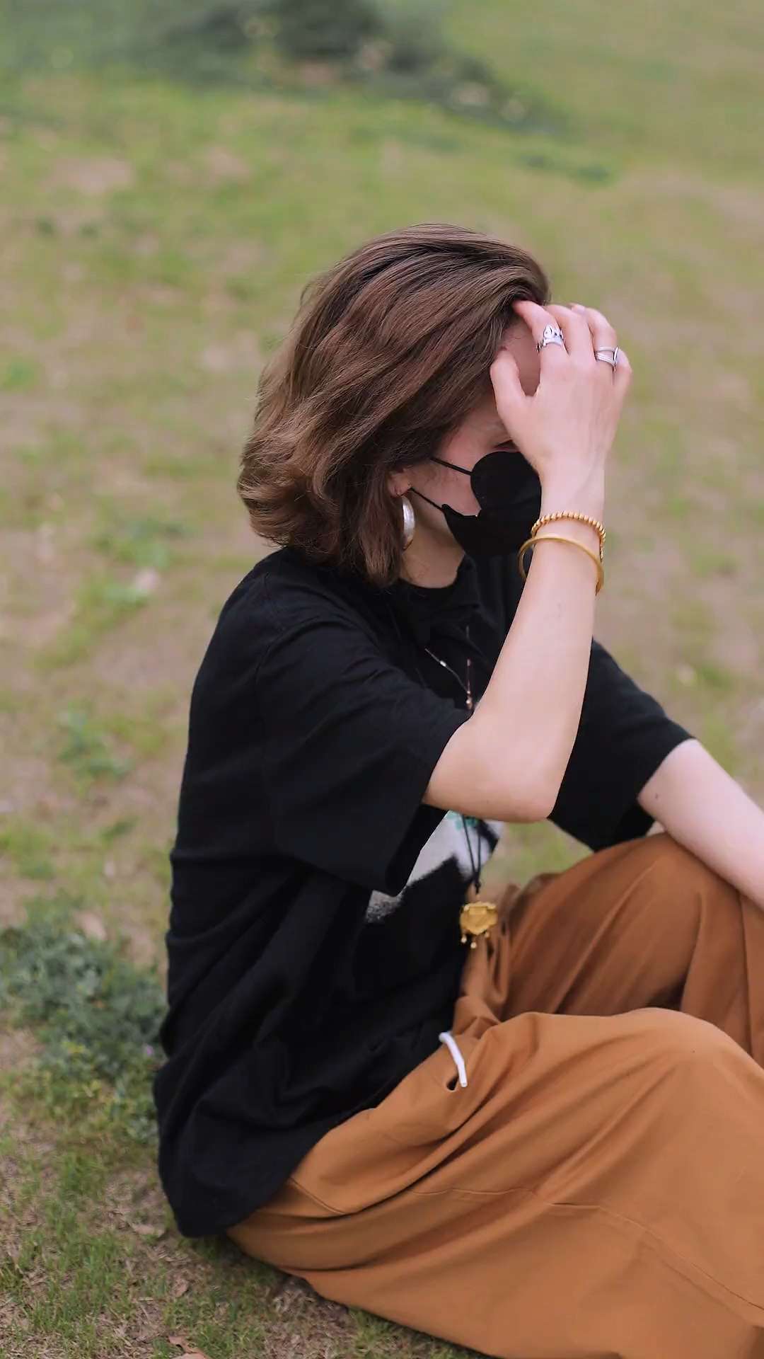 40代ファッション レディース 申し訳ありませんが、この画像にはドレスが写っていないため、ドレスのや説明を作成することはできません。