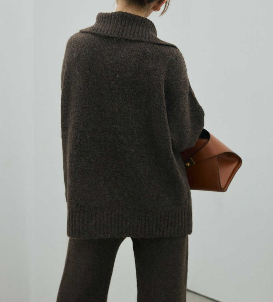 40代ファッション 大人の品格漂うニット上下セットアップ