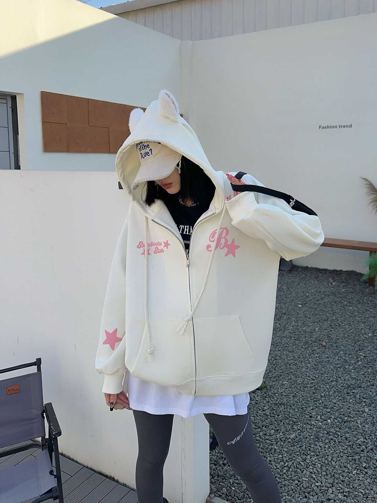 春の装いを明るく彩る！元気をくれる黄色のジップパーカー5選