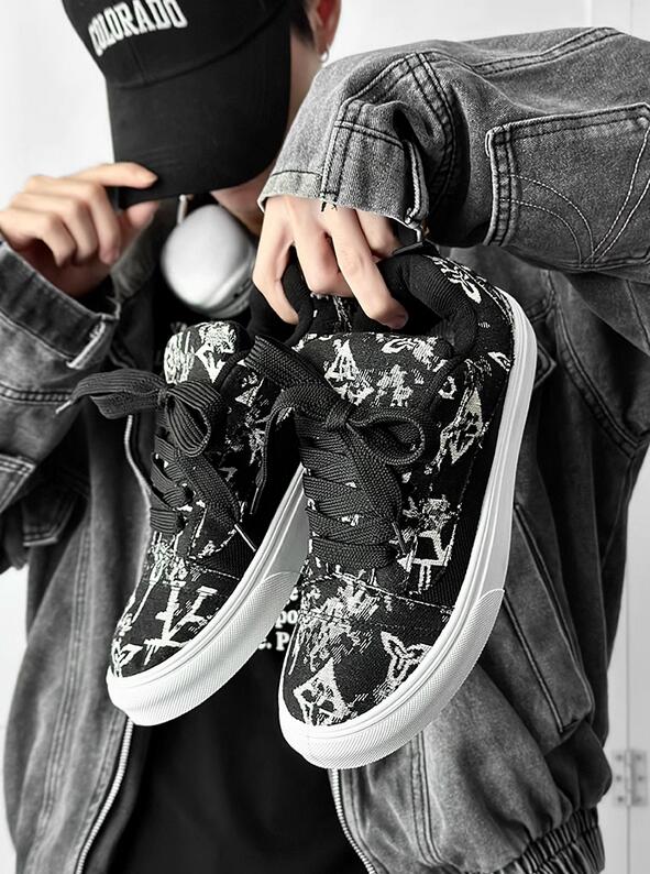 厚底スポーツシューズ メンズ運動靴 ローカット総柄