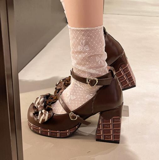 【甘かわショコラ】チョコ風ストラップ厚底パンプス（9cm・合成皮革）