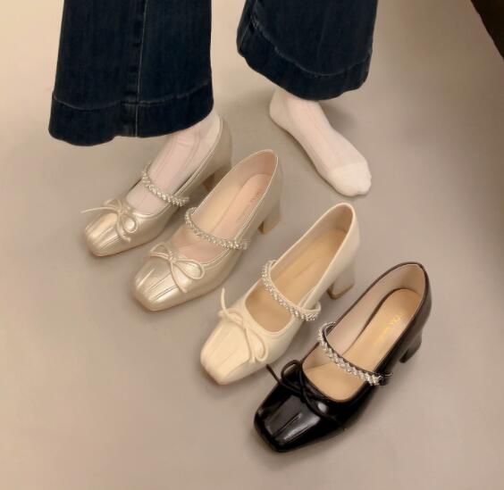 【美脚・脚長】リボン付き厚底パンプス（4cm・ストラップ・合成皮革）