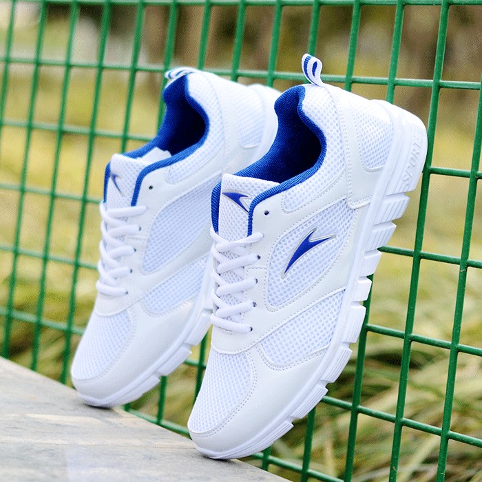 厚底 通気性抜群メッシュ素材の厚底スポーツシューズ