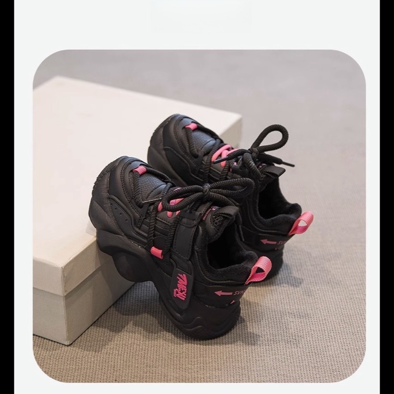 子供用厚底スポーツシューズ 黒ピンク キッズ運動靴