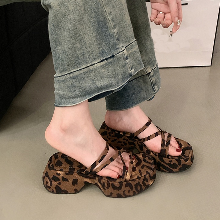 厚底商品 ストラップクロスヒョウ柄厚底サンダル