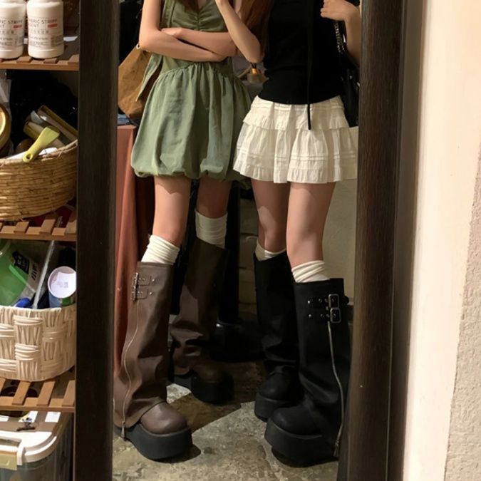 極厚底×ニーハイロングブーツ｜ダブルベルトで個性派コーデに差をつける
