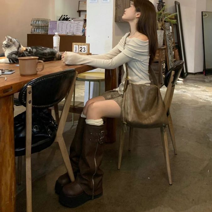 極厚底×ニーハイロングブーツ｜ダブルベルトで個性派コーデに差をつける