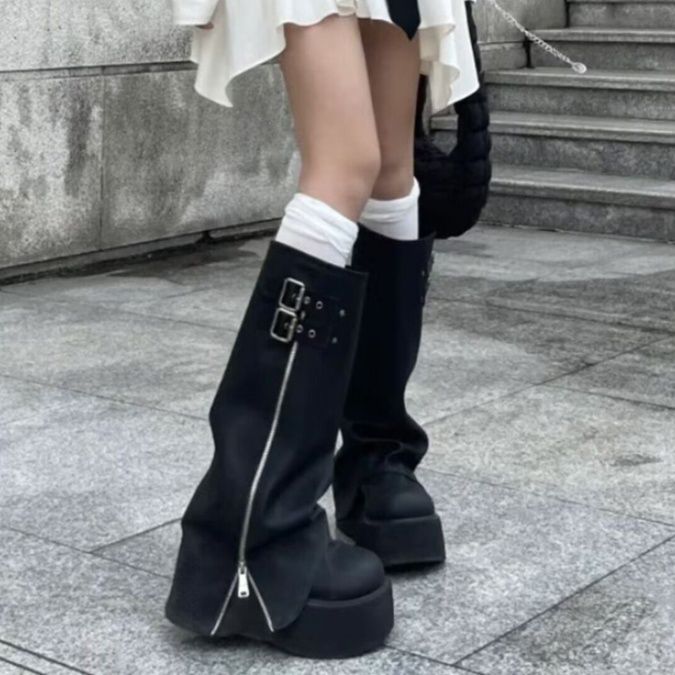 極厚底×ニーハイロングブーツ｜ダブルベルトで個性派コーデに差をつける