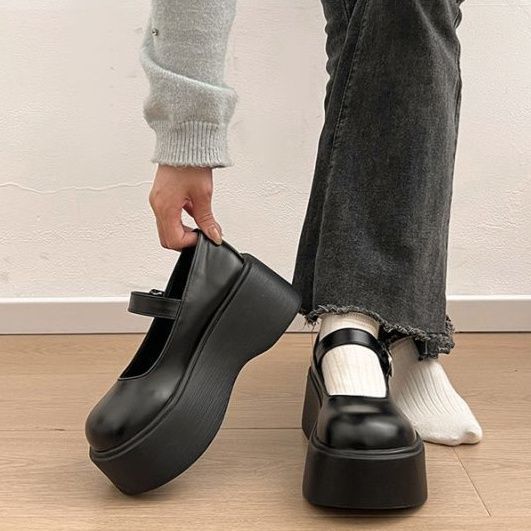 厚底 ストラップ付き厚底ラウンドトゥパンプス