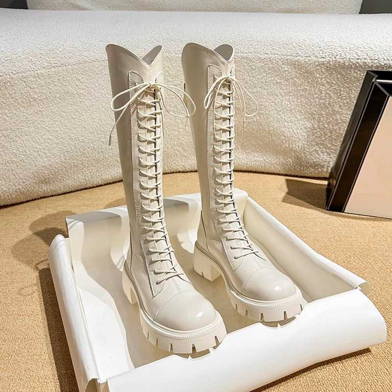 身長アップで自信満々！魅力的な厚底シューズ5選