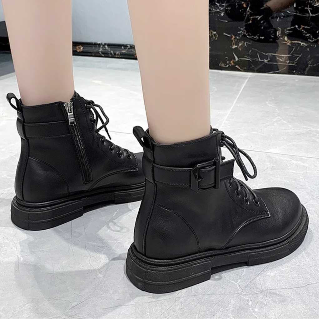 おしゃれを楽しむ！快適さと自信を与えるストラップ厚底シューズ5選