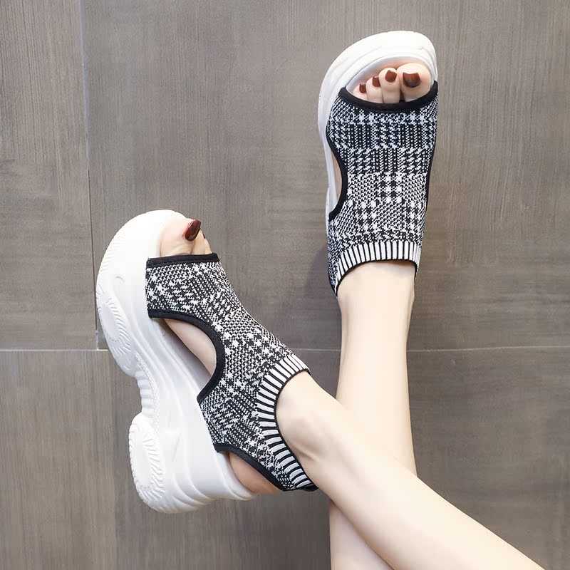 夏のお出かけにぴったり！メッシュの厚底サンダルで快適さを手に入れるおすすめ5選