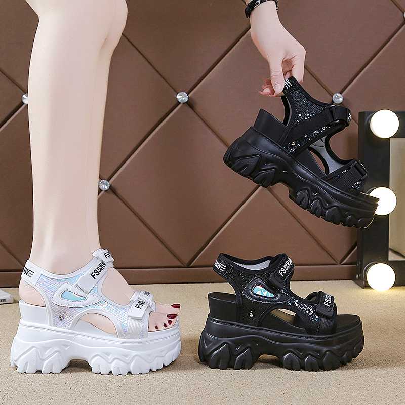 22センチのサンダルで叶える夏の快適スタイル！歩きやすい厚底サンダル10選