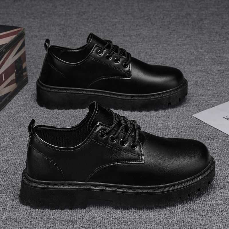 オフィスで輝く私になる！プロフェッショナルな美しさを叶える厚底シューズ5選