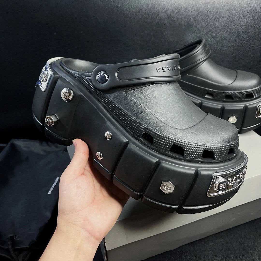 男性でも履ける厚底サンダルで快適とスタイルを両立するおすすめ5選