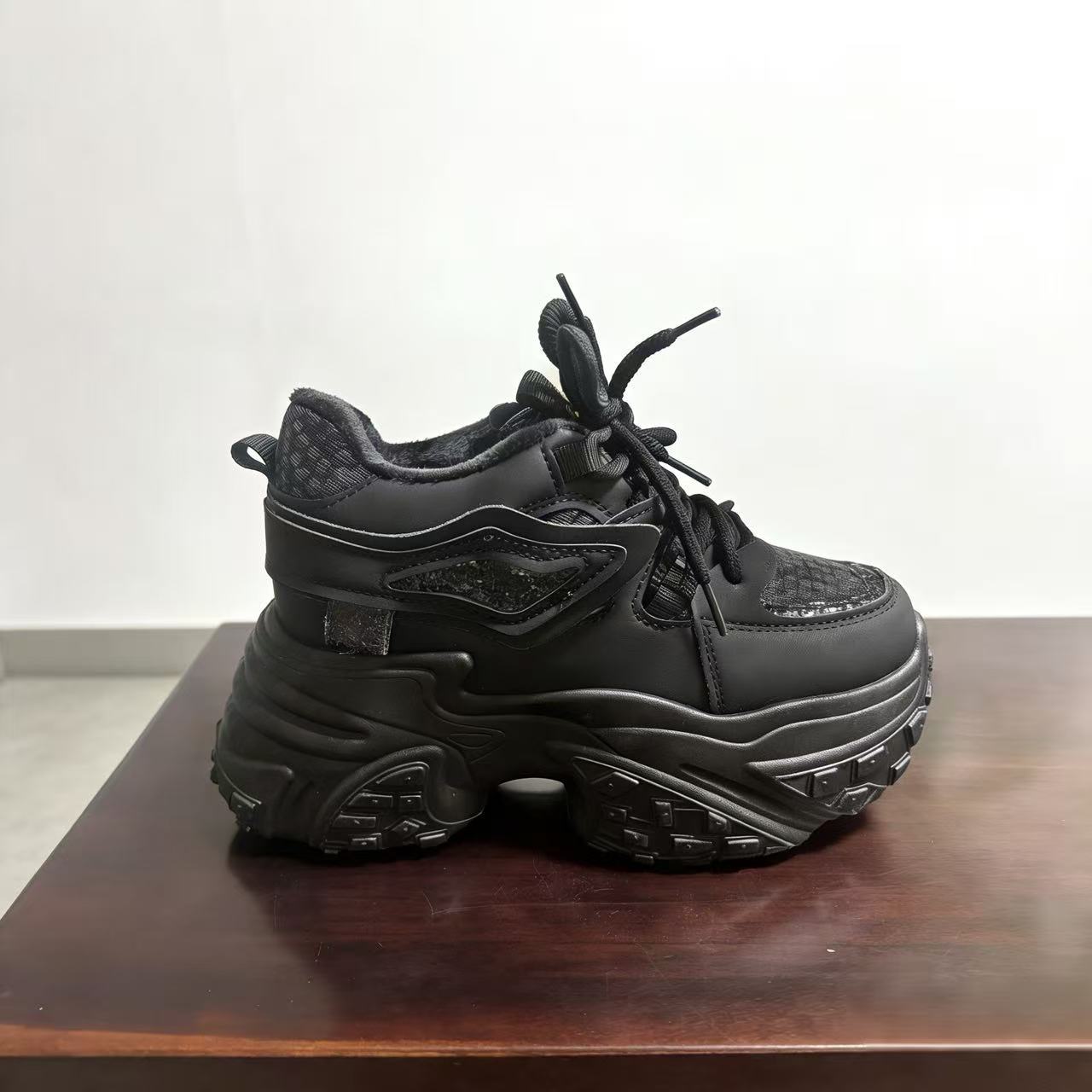 厚底 立体造形ボリューム厚底スニーカー