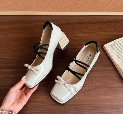 【上品ガーリー】リボン付きスクエア厚底パンプス（5cm・合皮）