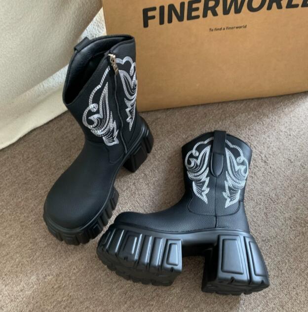 秋冬厚底ブーツ 刺繍柄ショートブーツ 黒